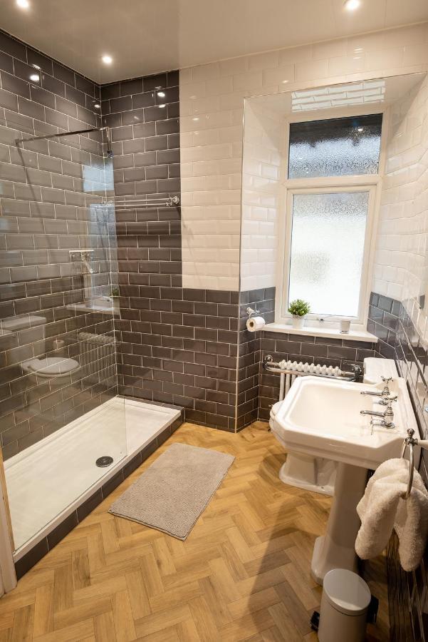 Woodland Cottage - Private Courtyard - Pet Friendly Retreat In The Heart Of 윈더미어 외부 사진