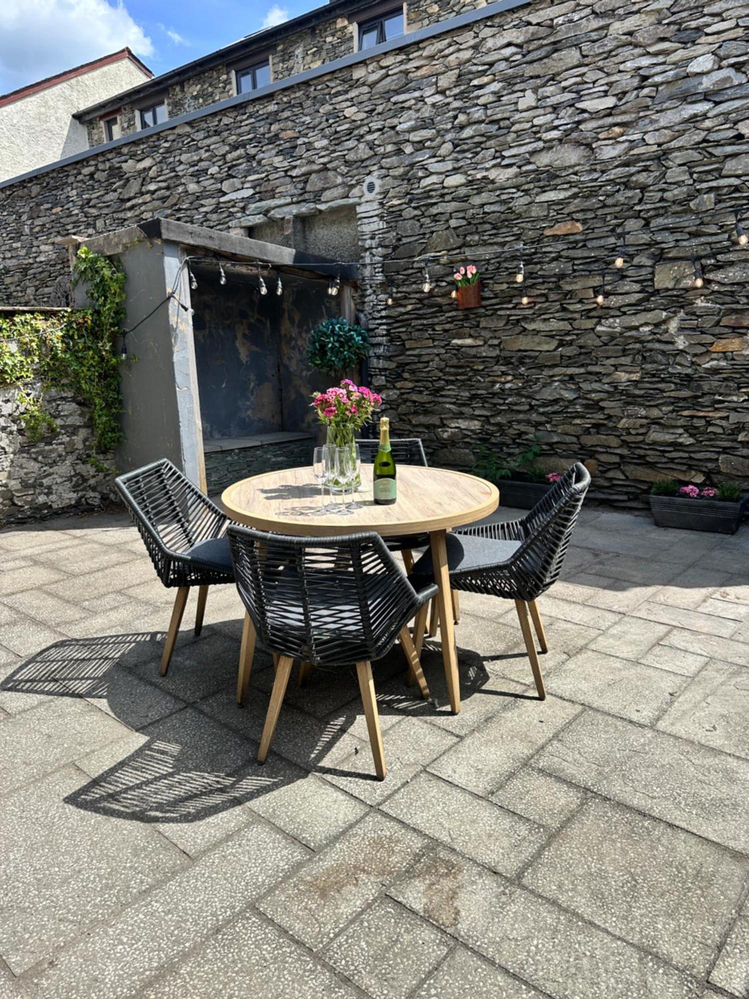 Woodland Cottage - Private Courtyard - Pet Friendly Retreat In The Heart Of 윈더미어 외부 사진